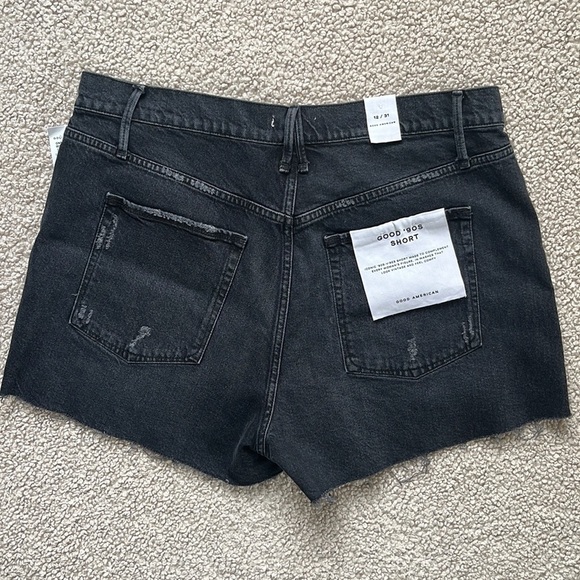 GOOD AMERICAN Good 90s Raw Hem Short NWT Black Size 12 - Picture 6 of 14